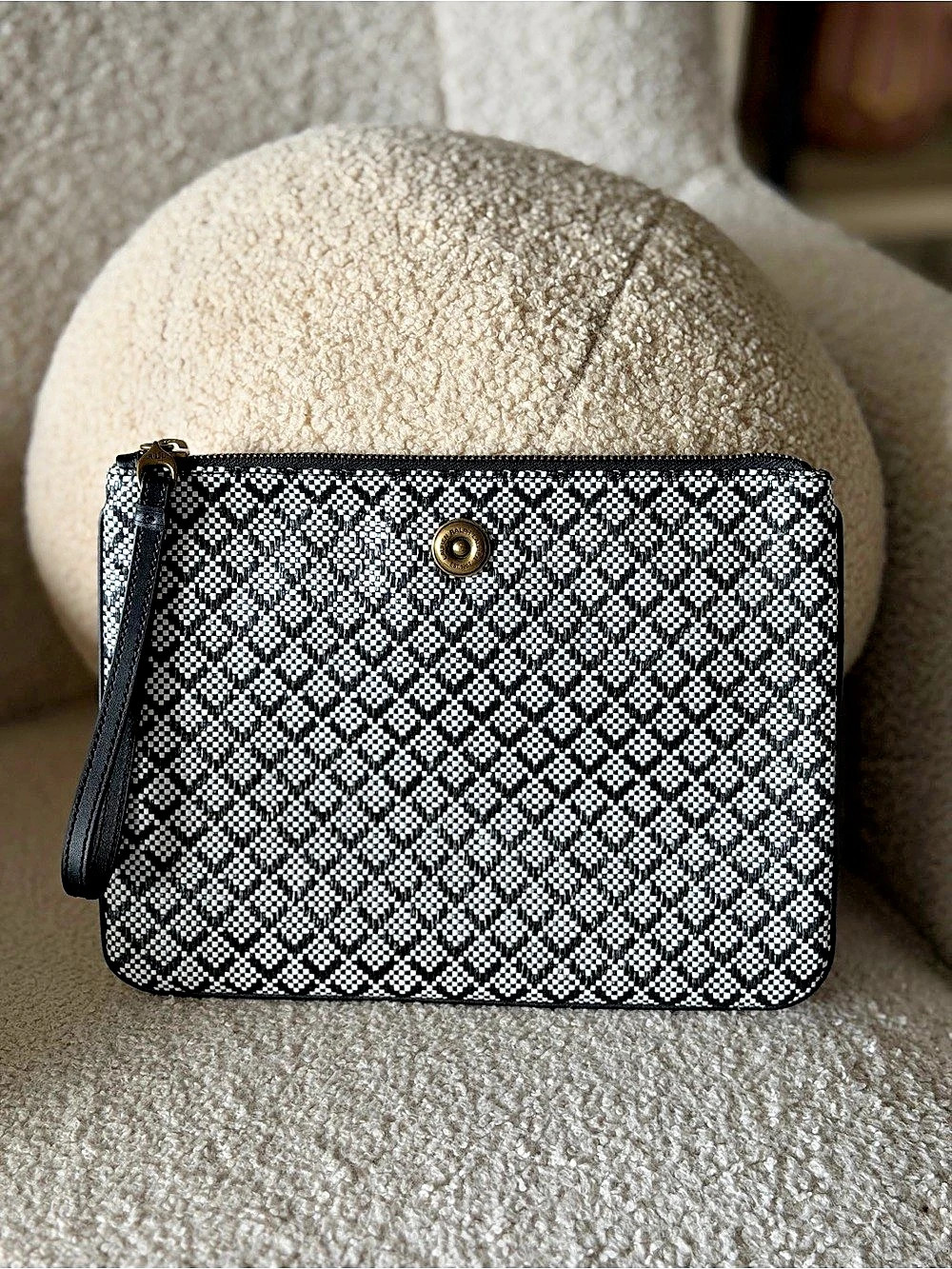 Ralph Lauren Millbrook Large Pouch Bag 100% Cow Leather Black White Wristlet